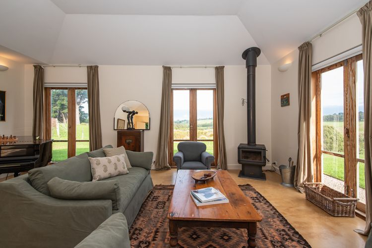 Living room with fireplace 