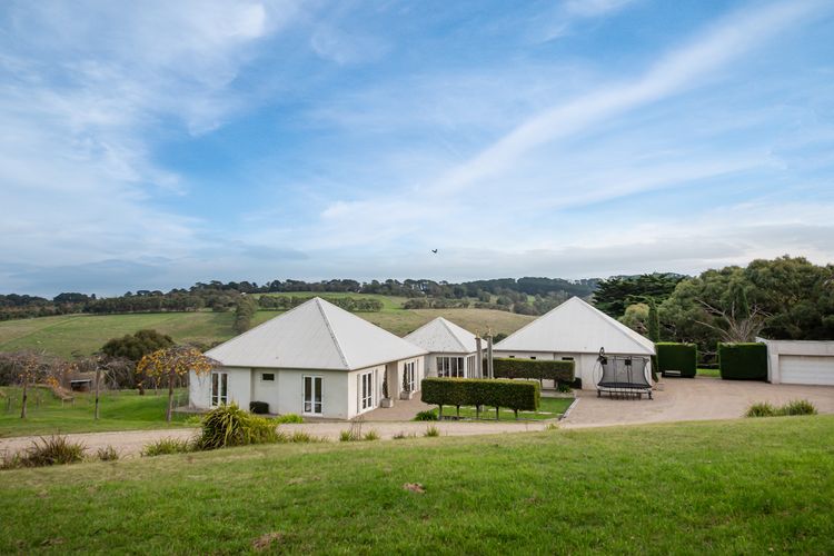 Shoreham Homestead Walk to Vineyards