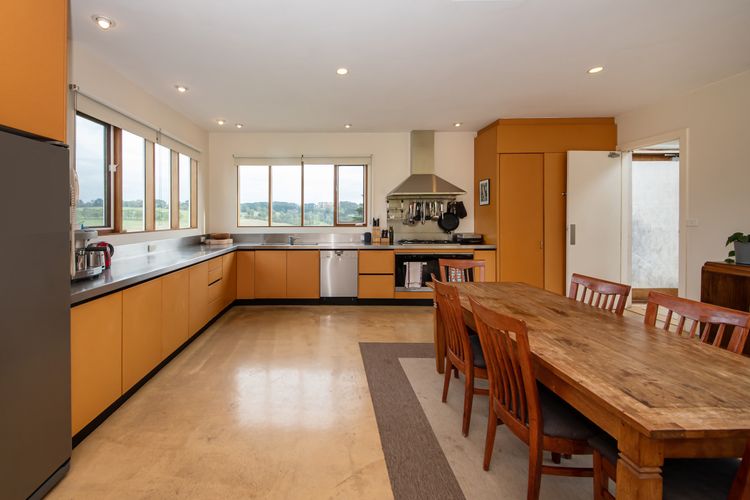 Fully equipped kitchen and informal dining 