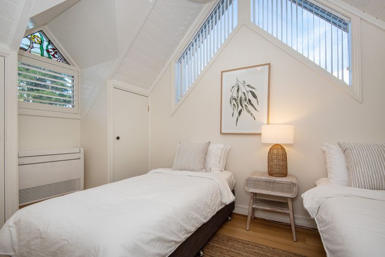 Bedroom 5 - 2 Single Beds