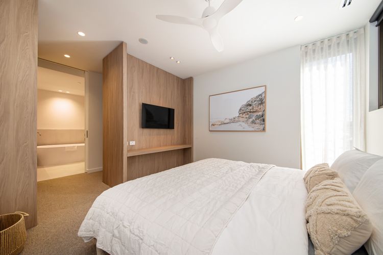 Master Bedroom with Ensuite and Smart TV