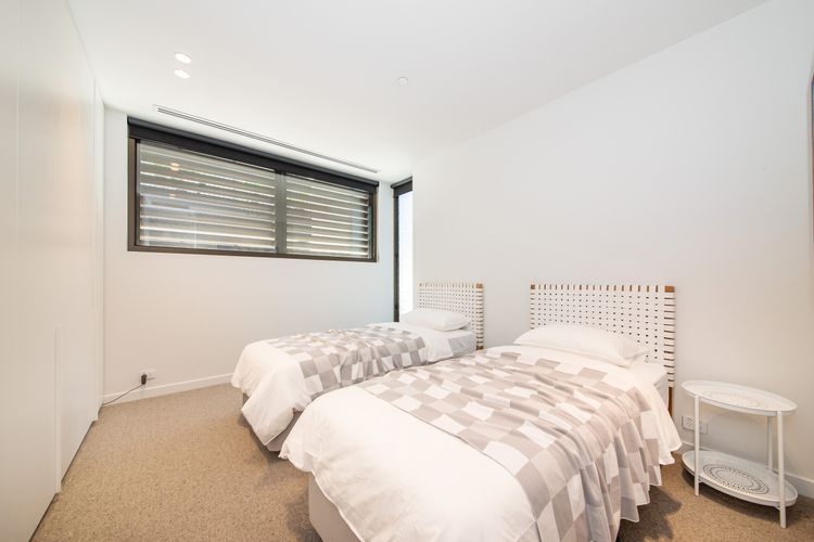 Bedroom with 2 long single beds