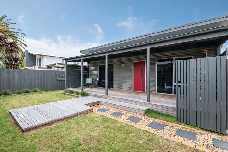 Secure courtyard at the front of the house 