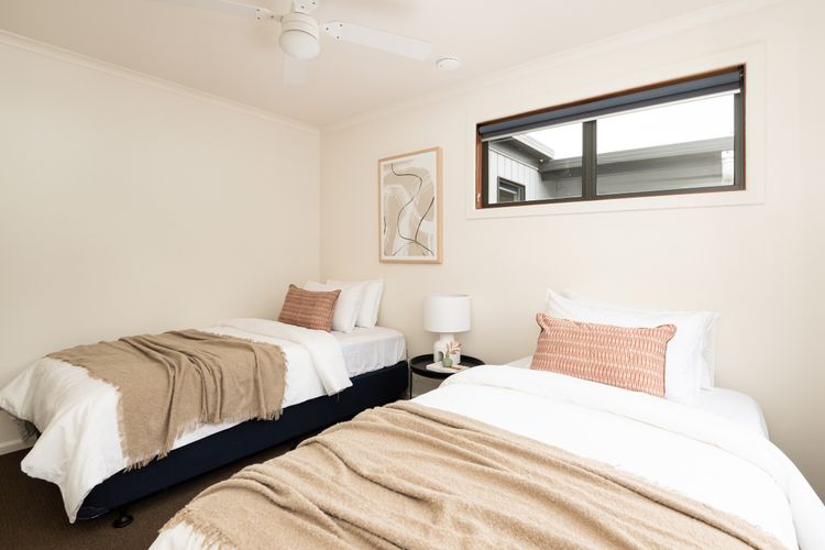 Second bedroom in front house with two single beds 