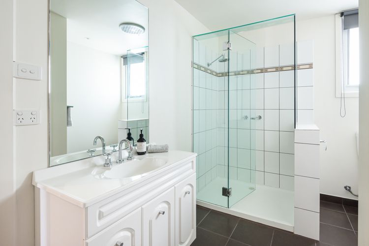 Front house bathroom 
