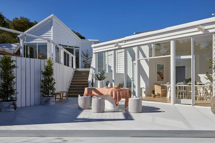 Outdoor dining in the internal courtyard 