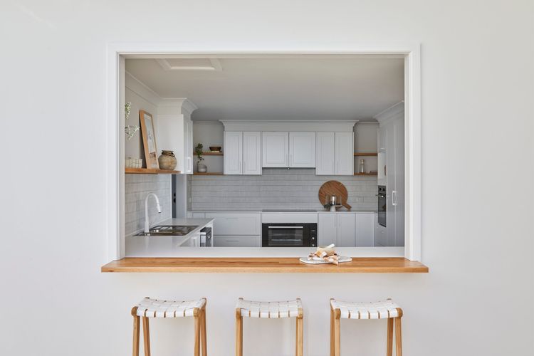 Breakfast or cocktail servery 