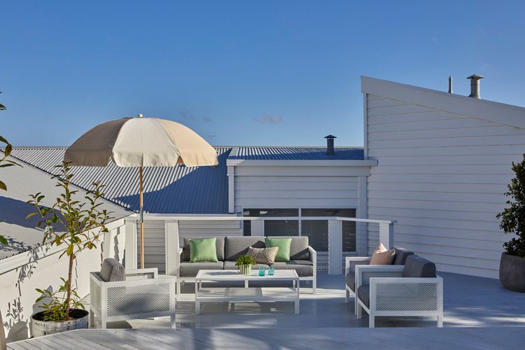 Internal courtyard with bbq and plenty of seating 