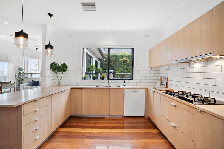 Large fully equipped kitchen 