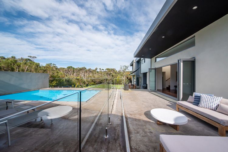 Solar pool with outdoor area 