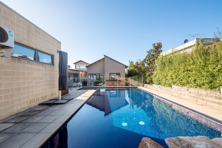Rockleigh Bay – Gas Heated Spa and Solar Heated Pool