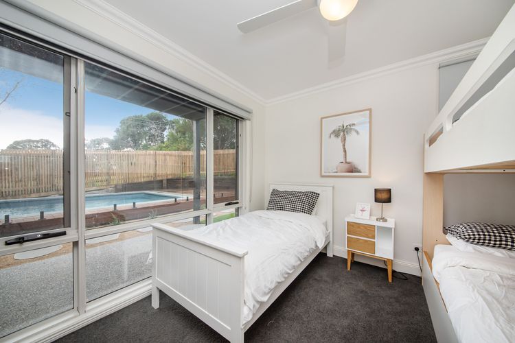 Downstairs bedroom with single bunk and single bed, sleeping 3