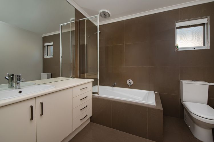 Main bathroom downstairs with bath, shower and toilet 