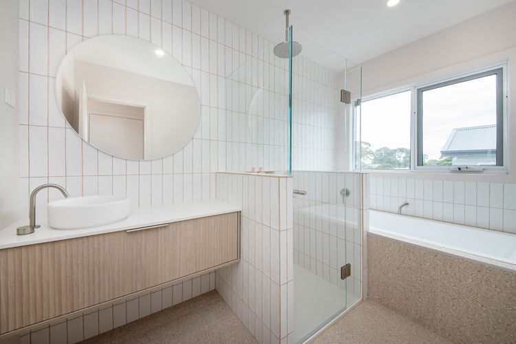 Main bathroom 