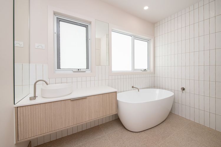Main bathroom 