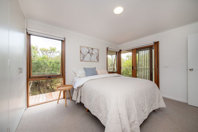 Master with queen bed and ensuite 