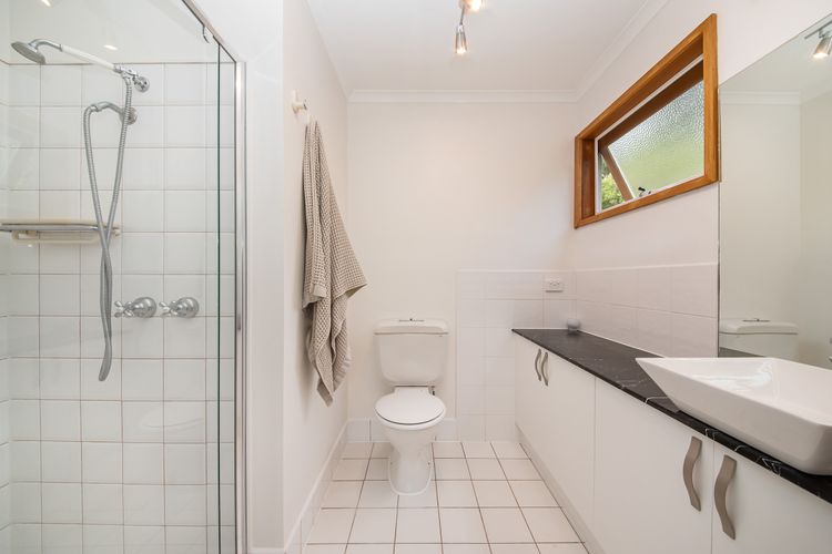 Main bathroom 