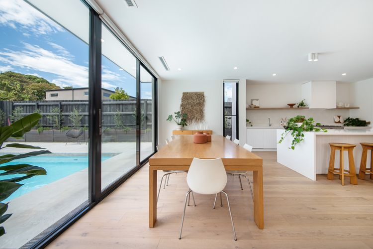 Dining table overlooking the stunning pool 