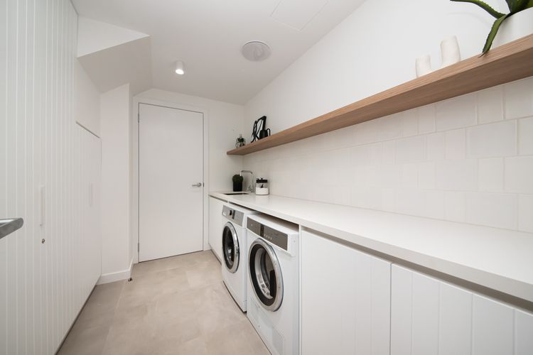 Laundry with washing machine and dryer 
