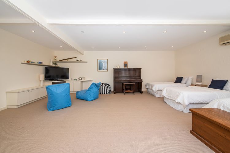 Bedroom 4 with 1 double bed and 2 single beds