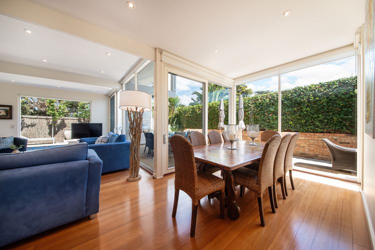 Light-filled area for a peaceful dining experience
