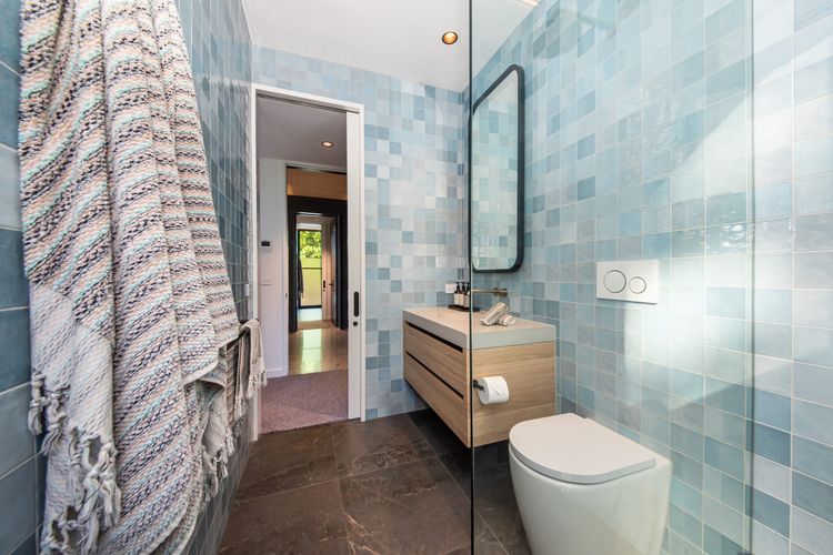 Bedroom five ensuite