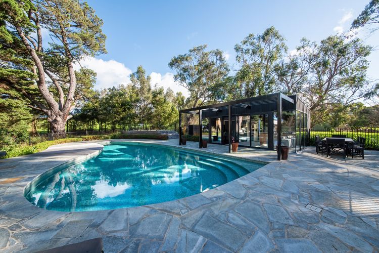 Mineral pool