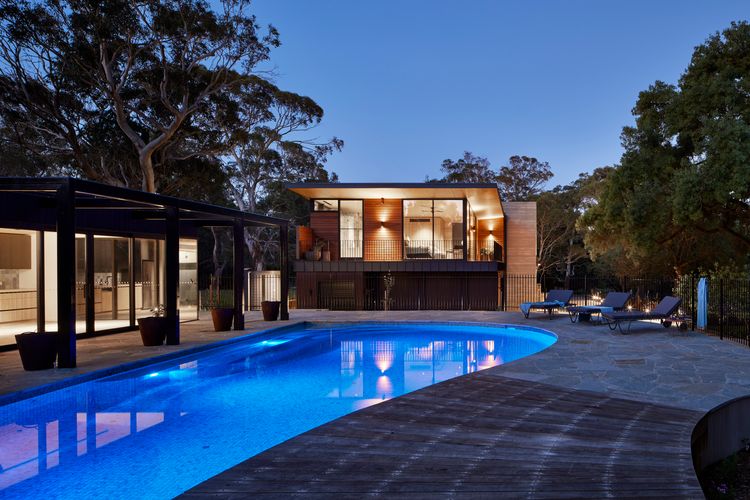 Stunning solar heated pool and gas heated spa. Self contained cabana with fold out couch