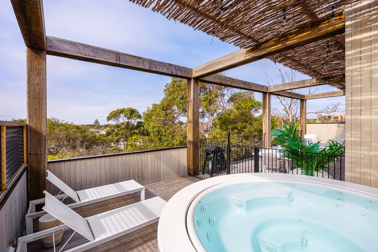 Santorini Blue Sorrento with heated spa and stunning views