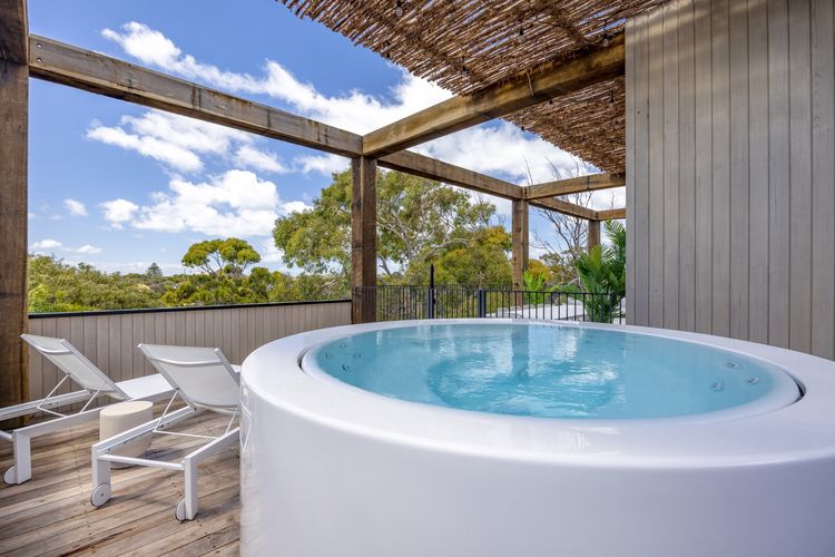 Heated spa with a view 