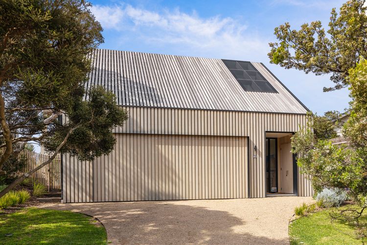 Front facade and garage for guests use. 