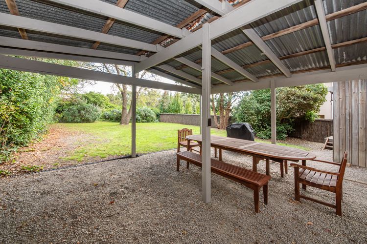 Pebble Views by Property Mums
