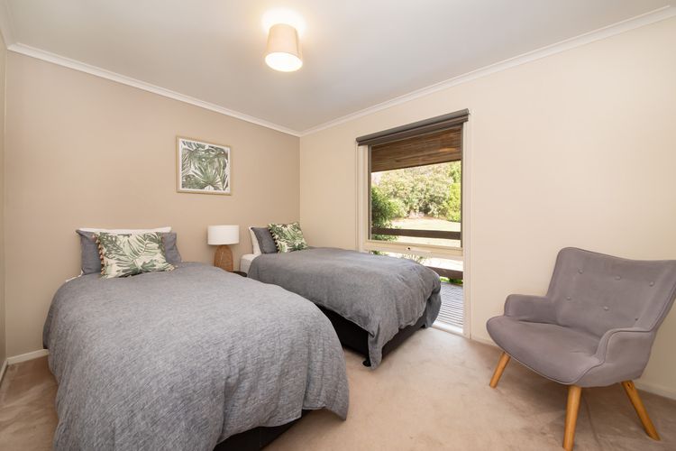 Bedroom 4 (upstairs) 2 king single beds