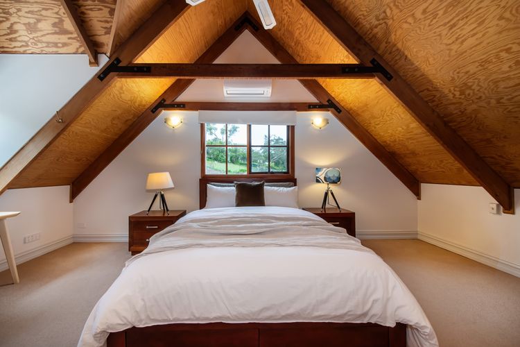Master bedroom (mezzanine level) with queen size bed.