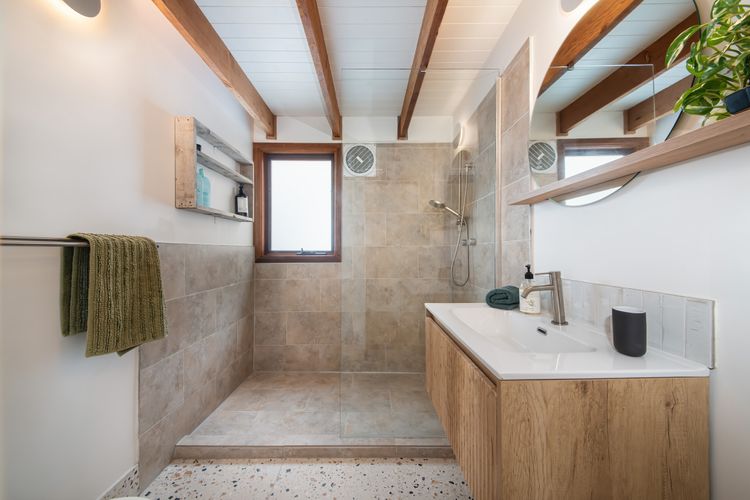 Serene bathroom 