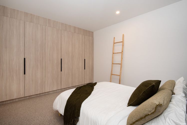 Bedroom 2 - queen bed 