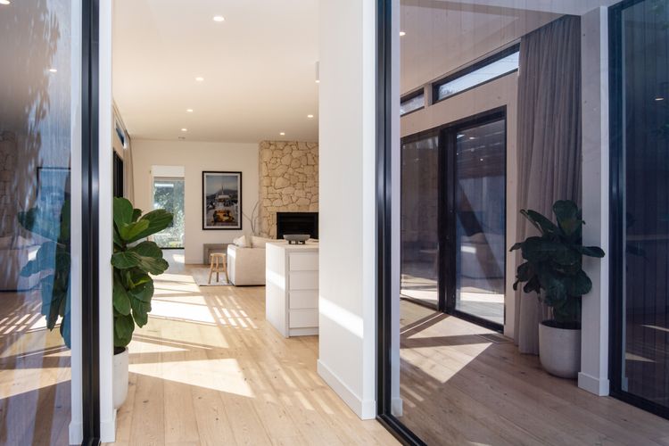 Hallway to open plan area 