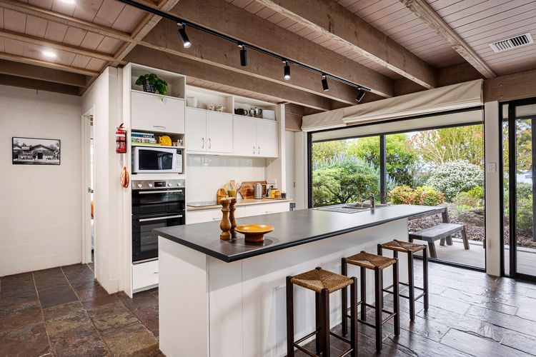 Full kitchen