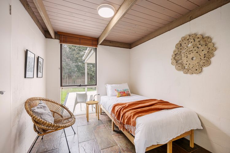 Bedroom 4 with king single bed