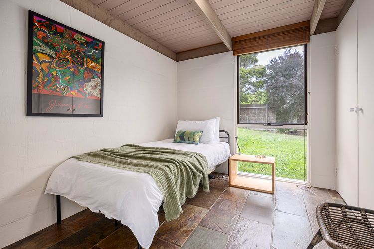 Bedroom 3 with king single bed