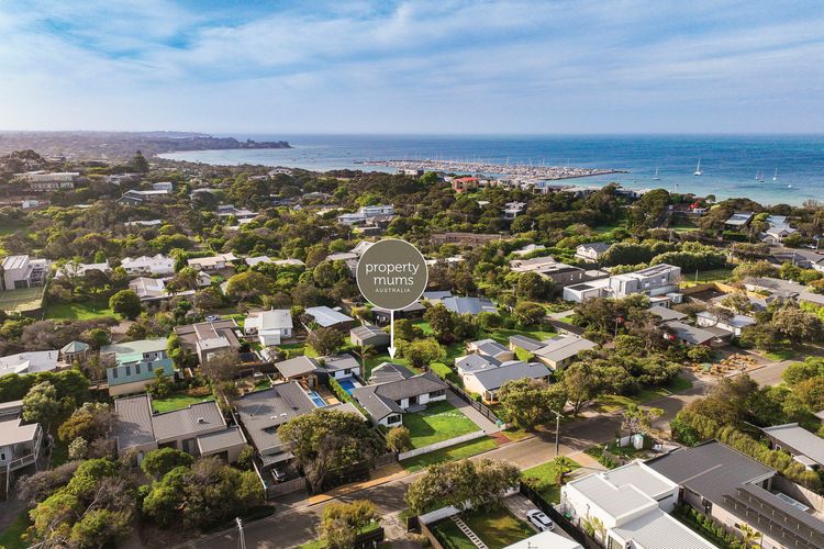Neighbourhood and surrounds