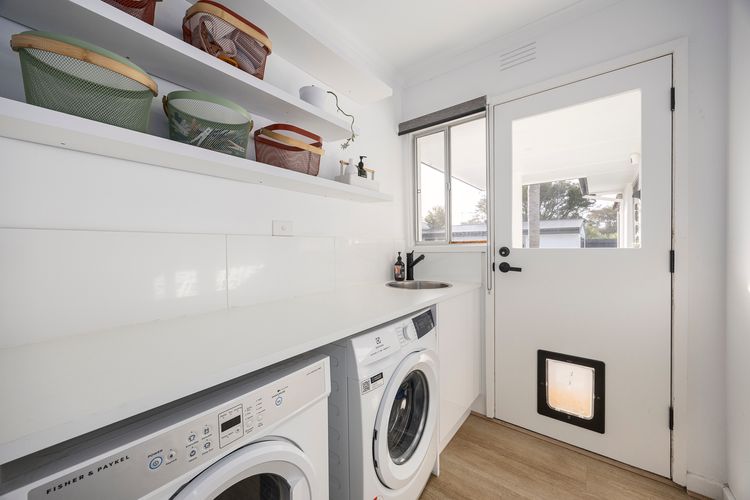 Laundry area, free to use dryer and washing machine 