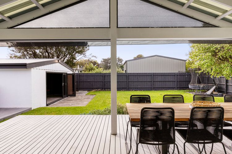 Plenty of space for children to play and run, outside dinner can also be enjoyed 