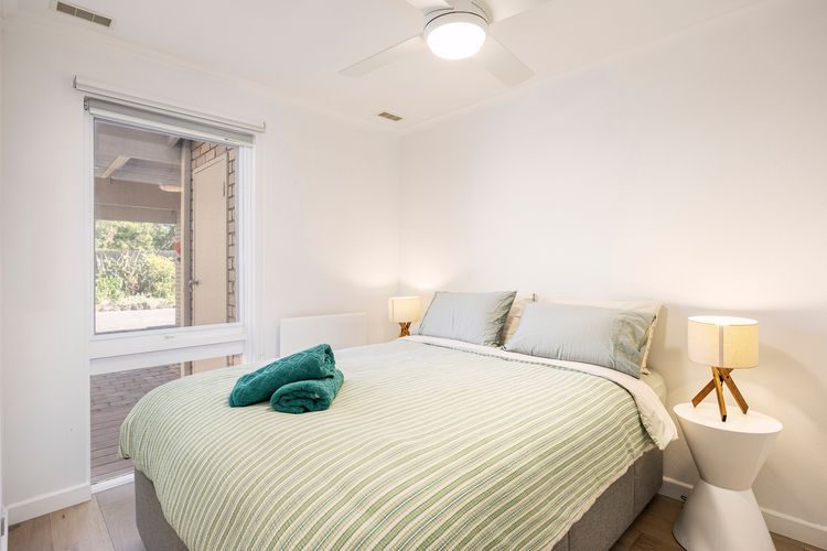 Bedroom 2 with Queen bed 