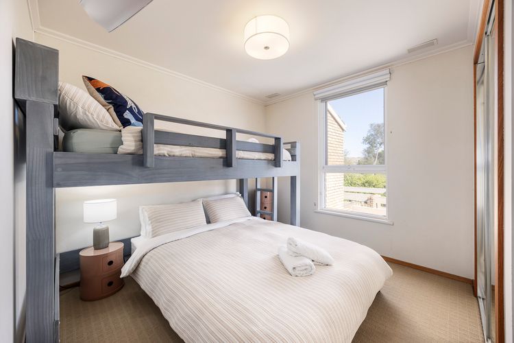 Bedroom with Queen bed and single bed on top perfect for kids 