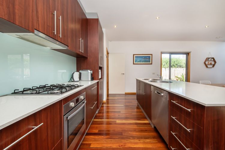 spacious well appointed kitchen