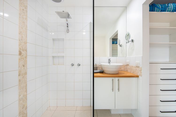 Master bedroom ensuite