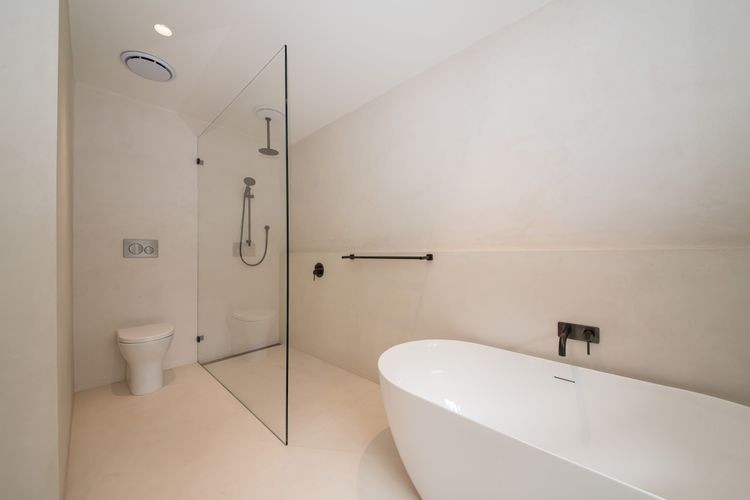 Large Ensuite with Bath and Separate Shower 