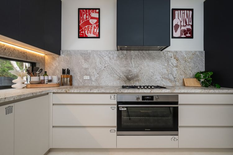 Full kitchen 