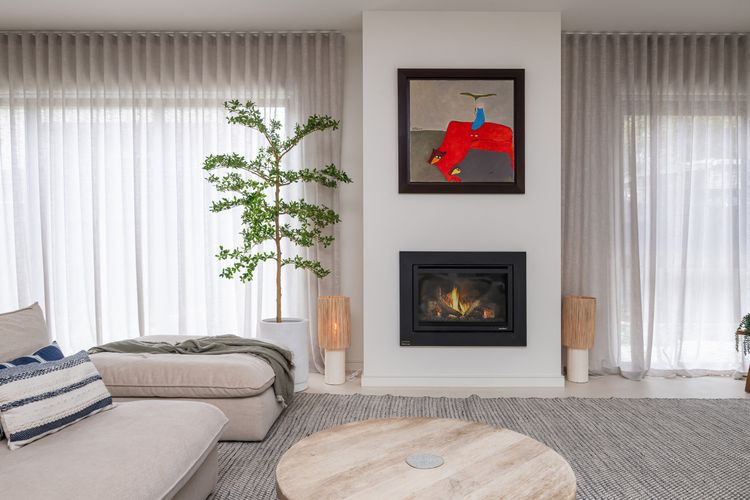 Ornamental fireplace that runs on gas 